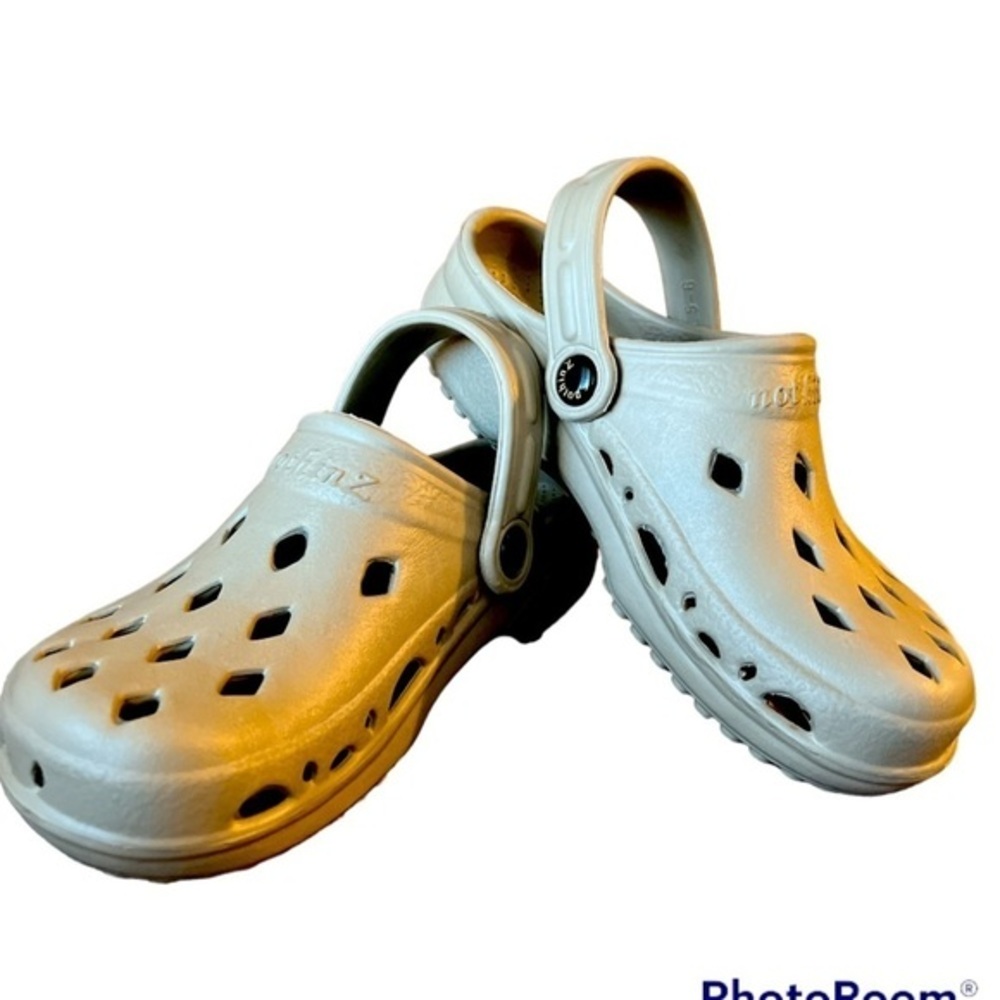 $10 HoliYAY FriYAY✨nothinZ Unisex Kids or Ladies Comfort Clogs Sandals NEW